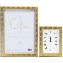 Load image into Gallery viewer, Gold Daisy Frame