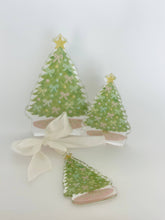 Load image into Gallery viewer, Acrylic Christmas Tree with Bows