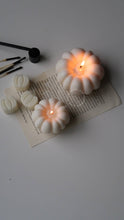 Load image into Gallery viewer, Autumn halloween pumpkin candle - large | Fall decor : Off white / Spiced orange