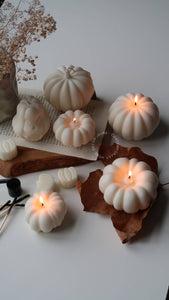 Autumn halloween pumpkin candle - large | Fall decor : Off white / Spiced orange