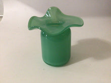 Load image into Gallery viewer, Ruffle Bud vase: Pink / Blown Glass / 5”x4”