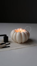 Load image into Gallery viewer, Autumn halloween pumpkin candle - large | Fall decor : Off white / Spiced orange