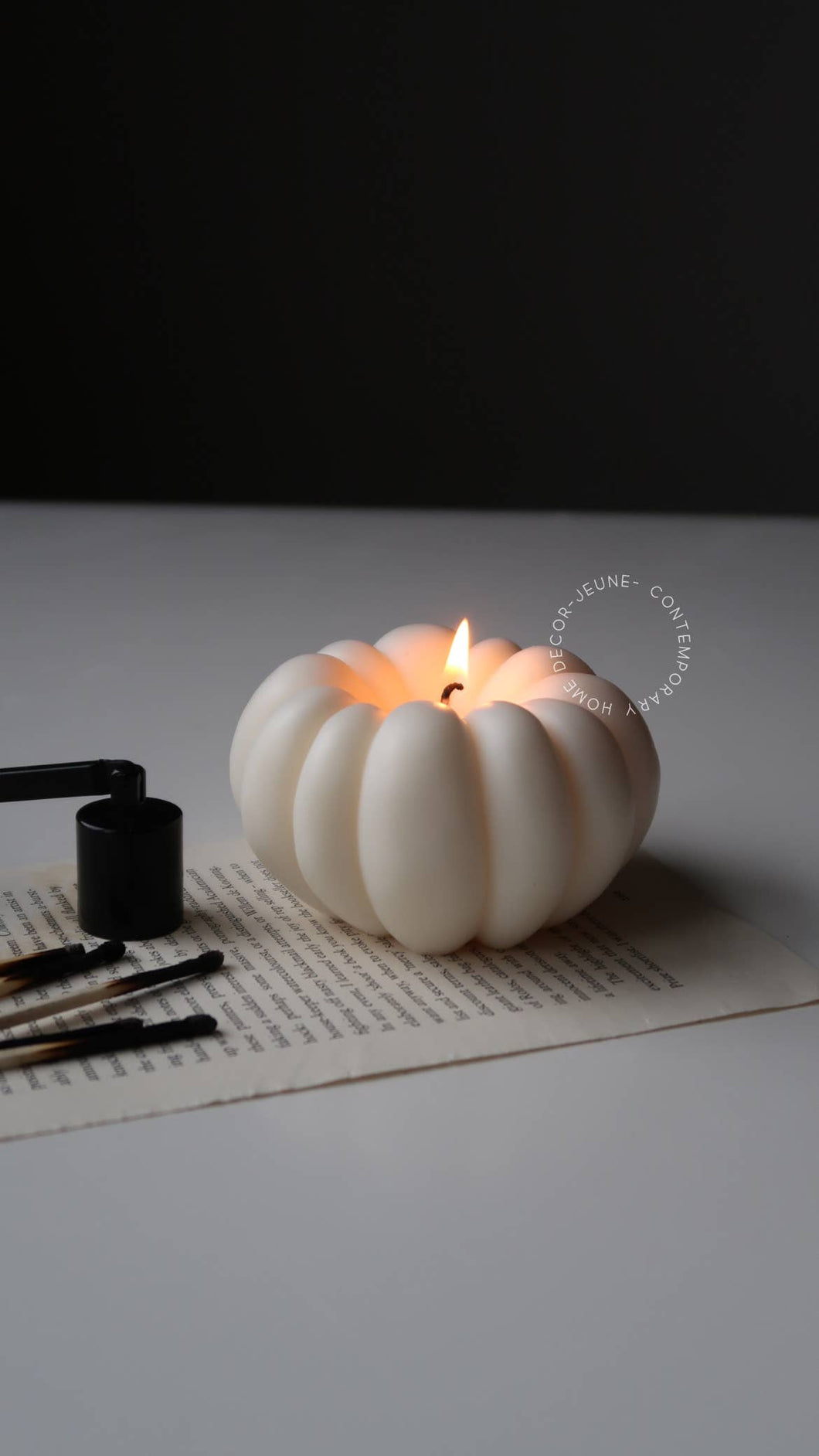 Autumn halloween pumpkin candle - large | Fall decor : Off white / Spiced orange