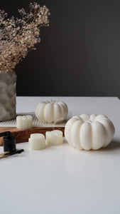 Autumn halloween pumpkin candle - large | Fall decor : Off white / Spiced orange