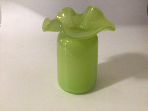 Ruffle Bud vase: Pink / Blown Glass / 5”x4”