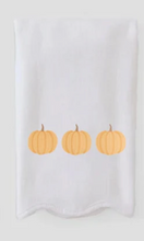 Load image into Gallery viewer, Scalloped Powder Bath Towels Pumpkins