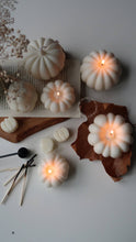 Load image into Gallery viewer, Autumn halloween pumpkin candle - large | Fall decor : Off white / Spiced orange