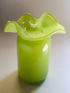 Ruffle Bud vase: Pink / Blown Glass / 5”x4”