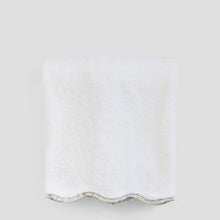 Load image into Gallery viewer, Scallop Bath Towel piped with Betsy Ann Liberty