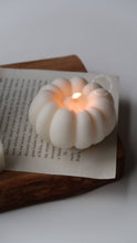 Load image into Gallery viewer, Autumn halloween pumpkin candle - large | Fall decor : Off white / Spiced orange