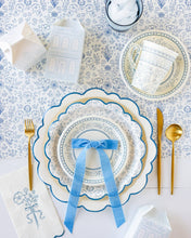 Load image into Gallery viewer, Pembroke Floral 10&quot; Paper Plates