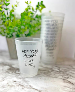 'Am I Drunk, Yes/No' Frosted Cup Set