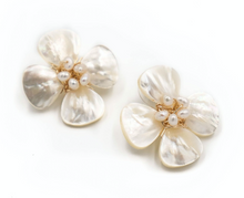Load image into Gallery viewer, POPPY EARRING, PEARL