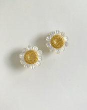Load image into Gallery viewer, Mother of pearl + Golden daisy stud
