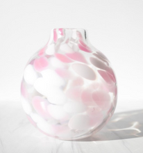 Load image into Gallery viewer, Jug Vase